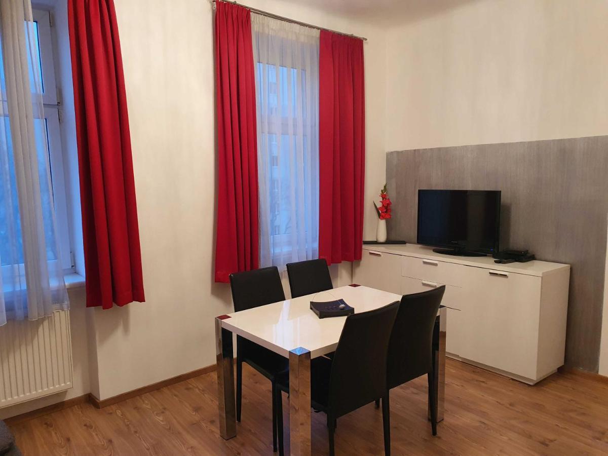 Vibrant Red Apartment I Contactless Check-In Vienna Esterno foto