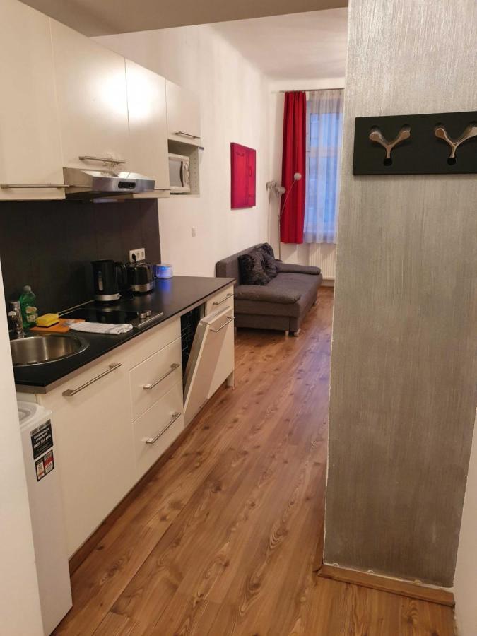 Vibrant Red Apartment I Contactless Check-In Vienna Esterno foto