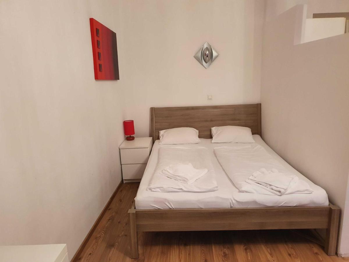 Vibrant Red Apartment I Contactless Check-In Vienna Esterno foto